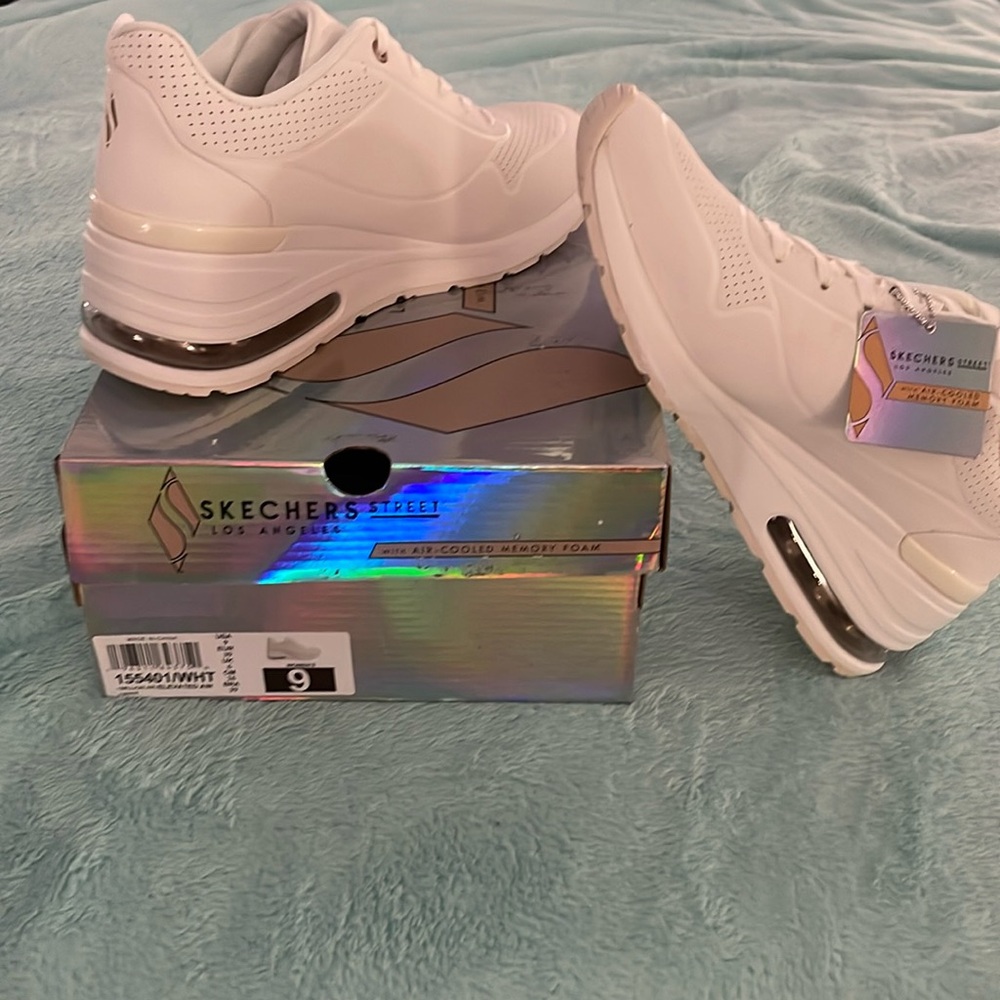 Skechers Street Los Angeles Million Air-Elevated Air White Sz 9 BNWT